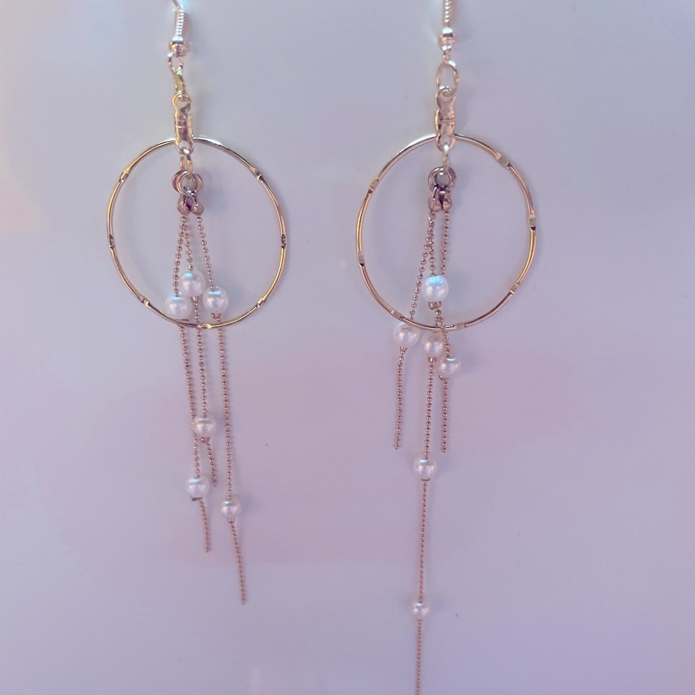 Neck tickler pearl & gold earrings